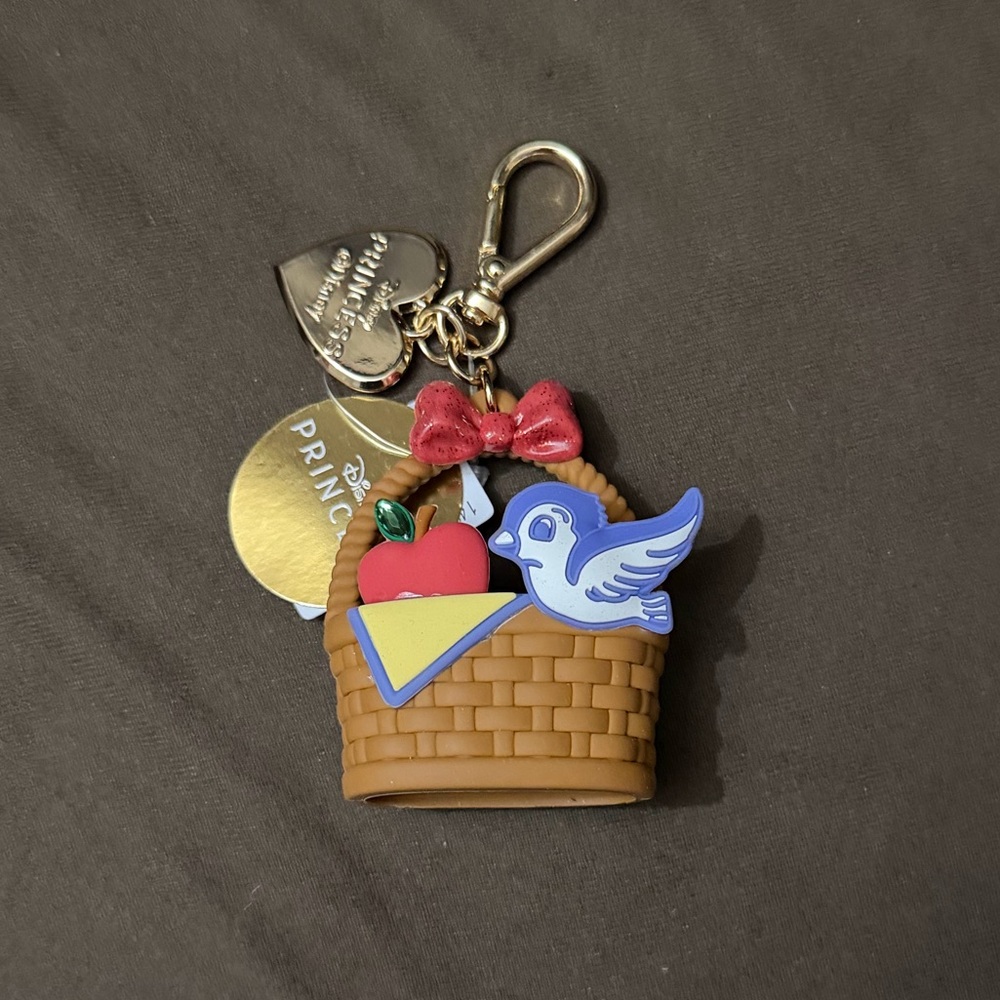 Bath & Body Works Snow White PocketBac Holder Keychain